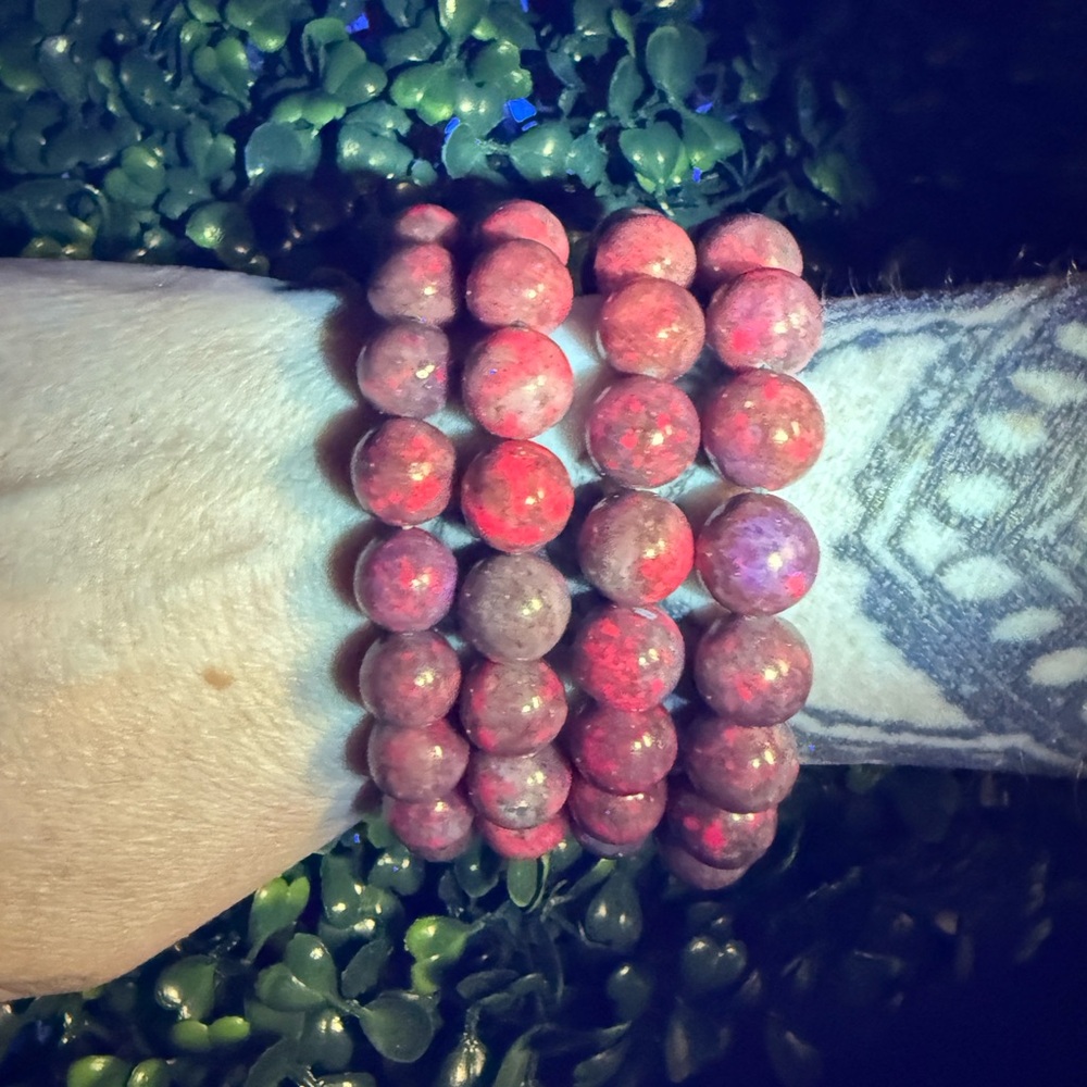 Ruby in Kyanite Beaded Bracelet *UV Reactive* - Picture 4 of 6